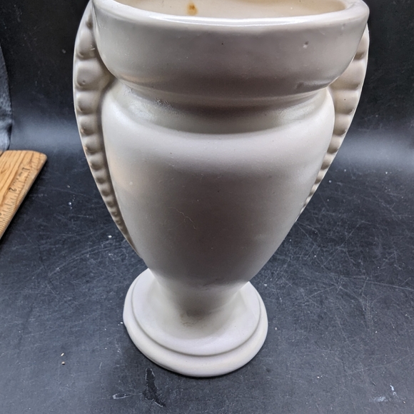 Vintage Off White Matte Finish Vase Possibly McCoy Mid Century - Picture 3 of 8